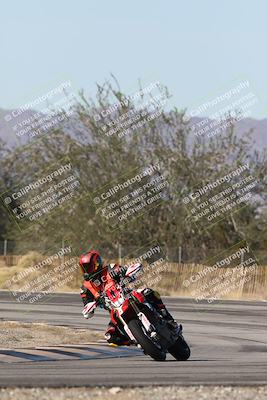 media/Dec-01-2025-Moto Forza (Mon) [[2daa91e15f]]/3-Beginner Group/Session 3 (Turn 3)/